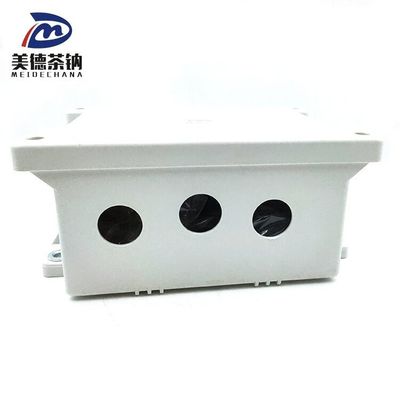 Imagem mostra aparelhos elétricos de ônibus caixa de relé para o controlador retardar ônibus de todos os ônibus