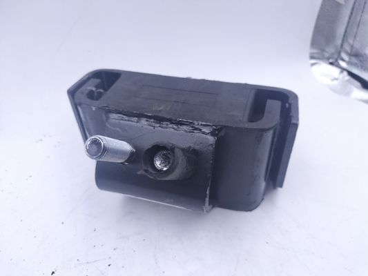 CUSSÃO DE SUSPENSÃO traseira esquerda de borracha de ferro metálico para peças de motores de automóveis 1001015-DP011